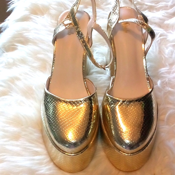 SHEIN Shoes - Platform Sandals